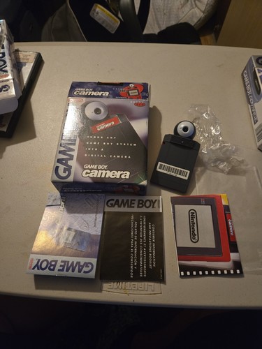 Fotocamera game boy rossa - fotocamera,